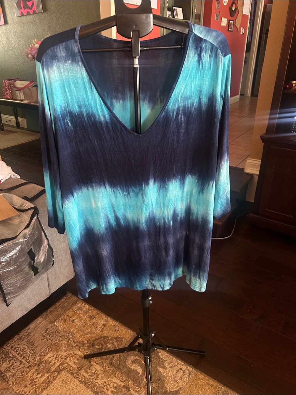 Relaxed V-Neck Tie-Dye Tunic in Teal and Navy